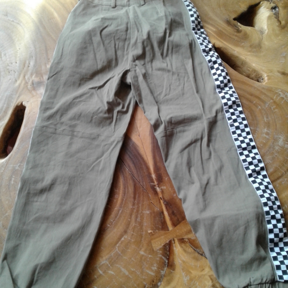 Hot and Delicious khaki pants NWOT